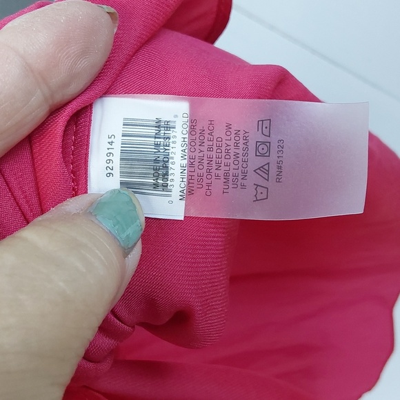 Vince Camuto Red Sleeveless Relaxed Blouse Satin Office Career Sz.2 X - Picture 5 of 5